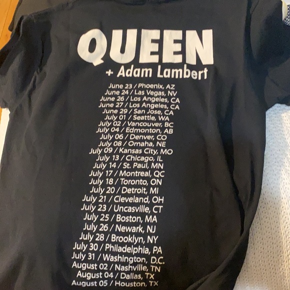 Queen + Adam Lambert tour cotton T-shirt. Medium size men’s or large women’s. - Picture 4 of 6